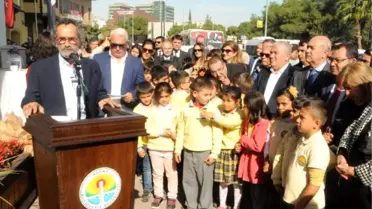 Menderes Samancılar Ödüllerini Adana Sinema Müzesi'ne Bağışladı