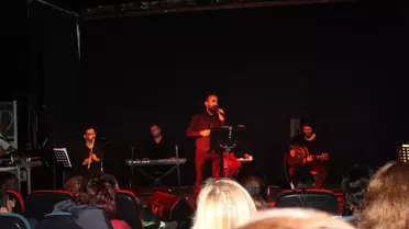 Metin Güler'li Sevda Türküleri Karşı Sanat'ı Çınlattı