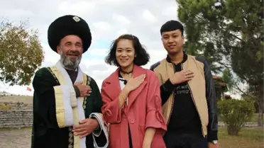 Osmanlı Kıyafetleri ile İl İl Türbeleri Geziyor