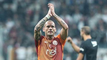 Riekerink'in Derbide Kozu Sneijder!