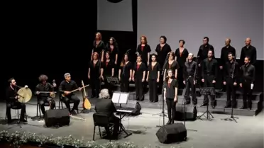 Ruhi Su Dostlar Korosu'ndan Unutulmaz Performans