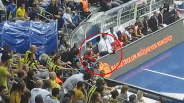 Göksenin Köksal Çoraplarını Sıyırıp Küfredince Taraftarları Çıldırttı