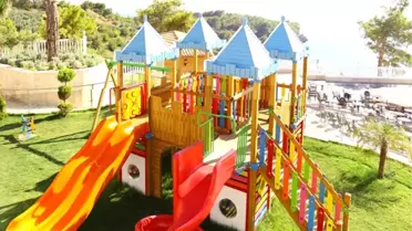 Kumluca'nın Mahallelerine Çocuklar İçin Oyun Grubu ve Spor Alanları