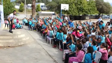 Şeker Portakalı' Çocukları Eğlendiriyor