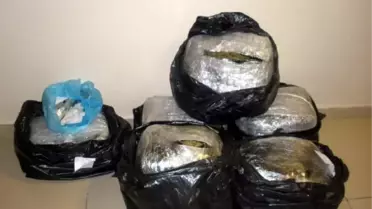 Polis Kontrolünden Kaçan Otomobilde 32 Kilo Esrar Ele Geçti