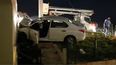 Şanlıurfa'da Otomobil Cami Duvarına Çarptı: 5 Yaralı