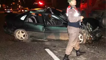 Kamyona Çarpan Otomobilin Sürücüsü Yaralandı