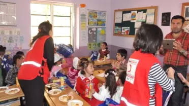 Kızılayı'dan Öğrencilere Oyuncak