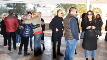 Oyuncu Barış Falay'ın Annesi Son Yolculuğuna Uğurlandı
