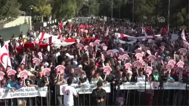 KKTC'deki Hala Sultan Ilahiyat Kolejine Kapatma Davası Protesto Edildi