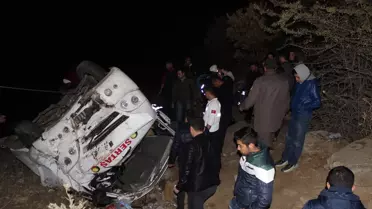 Güncelleme- Manisa'da İşçileri Taşıyan Minibüs Şarampole Devrildi
