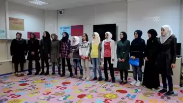 Suriyeli Çocuklar, Özgürlük ve Barışı Anlatan Şarkılar Söyledi