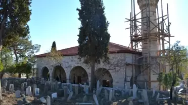 Aliağa'da 7 Asırlık Cami Ayağa Kaldırılıyor
