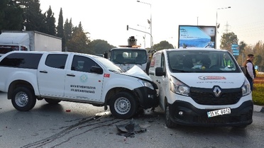 Manisa'da Zincirleme Kaza: 2 Yaralı