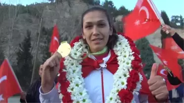 Avrupa Şampiyonu Boksçuya Memleketinde Coşkulu Karşılama