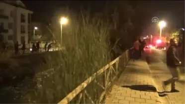 Otomobil Su Kanalına Düştü: 2 Ölü, 1 Yaralı