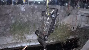 Otomobil Su Kanalına Uçtu: 2 Ölü, 1 Yaralı