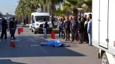 Sabah Yürüyüşünden Dönerken Kamyonet Altında Kaldı