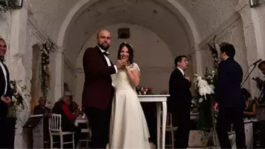 Genç Çift, 400 Yıllık Kilise'de Nikah Kıydı