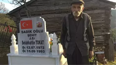 Şehit Oğullarının Kabrini Beklemek İçin Köyü Terk Etmiyorlar