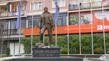 Arnavutlar 'Bayrak ve Bağımsızlık Günü'Nü Kutladı