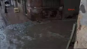 Balıkesir Sağanak Yağış Ayvalık'ı Vurdu