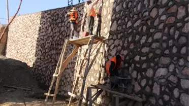 Elazığ Belediyesi'nden 30 Ayda 43 Bin Metre Kare Taş Duvar