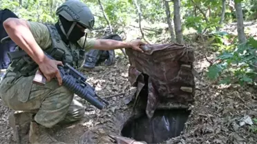 Muş'ta PKK'lı Teröristlere Ait Yaşam Malzemesi Ele Geçirildi