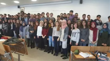 Öğrencilerin Hayata Dair Düşünceleri Köşe Yazısı Oluyor