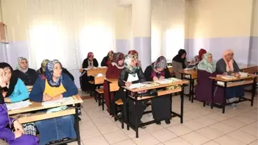 Yetim Anneler Okuma-yazma Öğreniyor