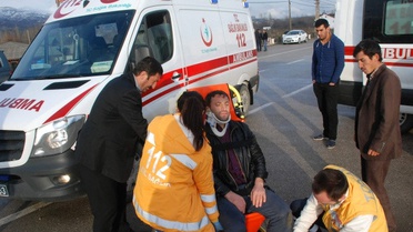 Cenaze Yolunda Trafik Kazası: 5 Yaralı