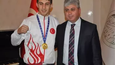 Vali Doğan, Dünya Şampiyonu Boksörleri Makamında Kabul Etti