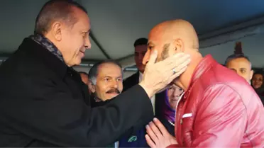 Cumhurbaşkanı Erdoğan Tankın Önüne Yatan Metin Doğan'ın Yüzünü Böyle Sevdi!
