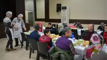 Gediz Belediyesi'nden Engelliler Onuruna Özel Yemek