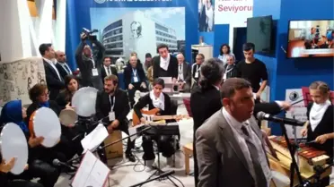 İşitme Engelliler Orkestrası'nın Performansı Dinleyenleri Mest Etti