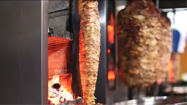 Almanya'da 65 Bin Kişi Dönerden Ekmek Parası Kazanıyor