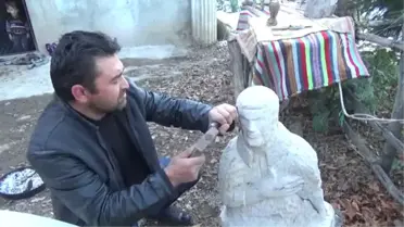 Yazın Inşaat Ustası Kışın Heykeltıraş
