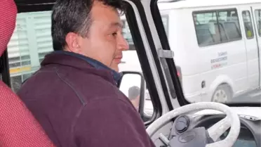 Bilerek Çarptıkları Minibüsün Şoförünü Oyalayıp, Hasılatını Çaldılar