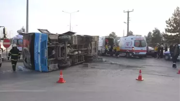 Kütahya'da Kamyonla Özel Halk Otobüsü Çarpıştı: 16 Yaralı