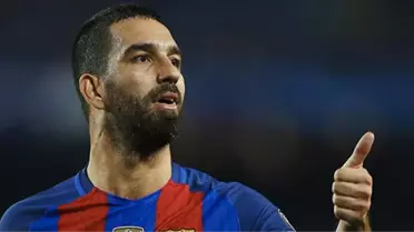 Arda Turan Gazetecilerin Yüzüne Bakmadı, Stattan Ayrıldı
