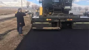 Develi'de Soğuk Havaya Rağmen Asfaltlama Çalışmaları Devam Ediyor