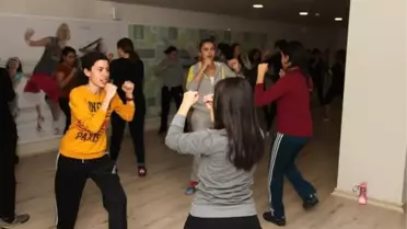 Dünya Şampiyonundan Öğrencilere Kick Boks Eğitimi