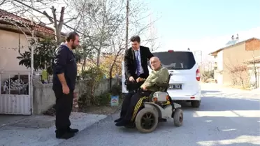 Engelli Vatandaşlara, Akülü Sandalye Hediye Etti