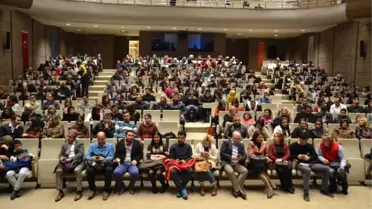 İnsan Sevgi ile Yaşar' Tiyatrosunun Gösterimi Yapıldı