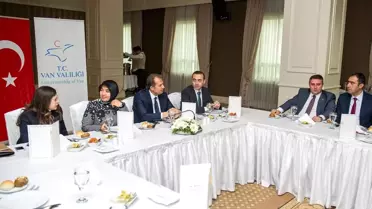 Vali Taşyapan'dan Tayini Çıkan Kurum Amirlerine Veda Yemeği