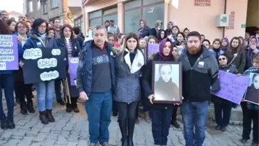 Tuğçe Öldürüldüğü Yerde Anıldı