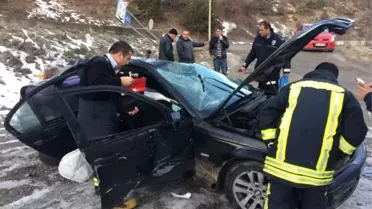 Yoldan Çıkan Otomobil, Tarlaya Uçtu: 2 Yaralı