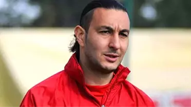 Necati Ateş, Tıraşıyla Dalga Geçen Takipçisini Fırçaladı