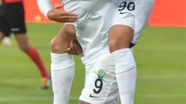 Akhisar Belediyespor'da Vaz Te'nin Kupada Çoşuyor