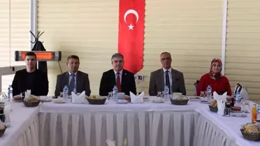 Kaymakam Özen'e Veda Yemeği